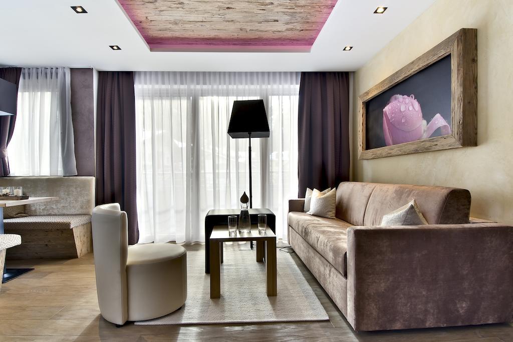 Pete Alpine Boutique Hotel - Klein Und Fein - Private Spa Suiten Und Zimmer Sankt Anton am Arlberg Ruang foto