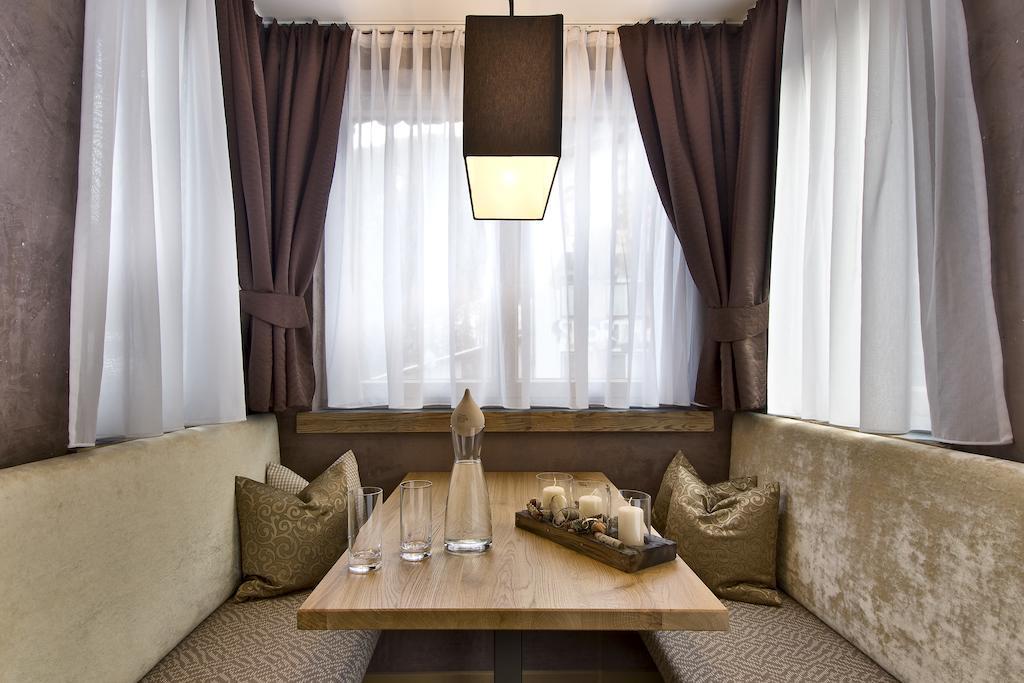 Pete Alpine Boutique Hotel - Klein Und Fein - Private Spa Suiten Und Zimmer Sankt Anton am Arlberg Ruang foto