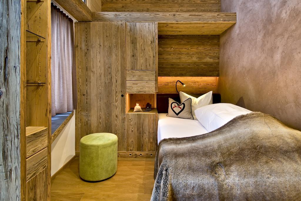 Pete Alpine Boutique Hotel - Klein Und Fein - Private Spa Suiten Und Zimmer Sankt Anton am Arlberg Ruang foto