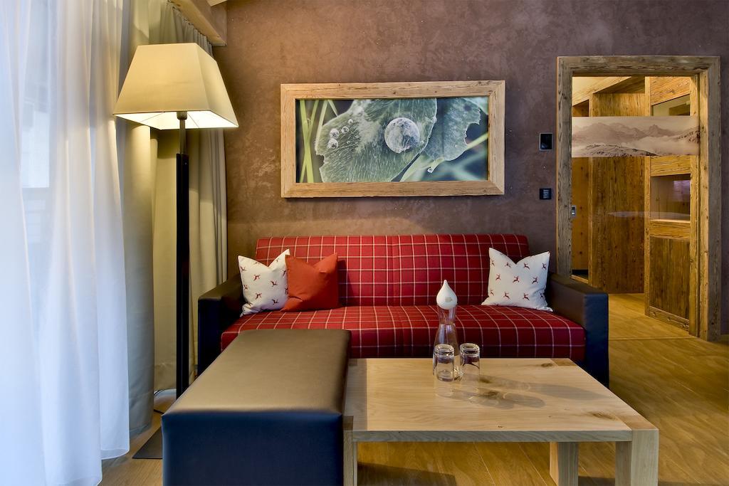 Pete Alpine Boutique Hotel - Klein Und Fein - Private Spa Suiten Und Zimmer Sankt Anton am Arlberg Ruang foto